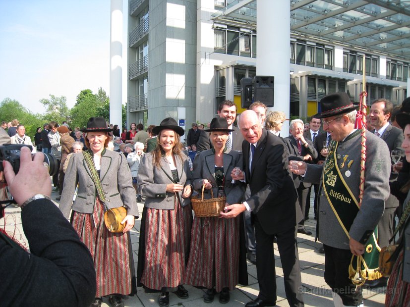 2011_04_28 Maibaumaufstellen in St. Poelten (57)